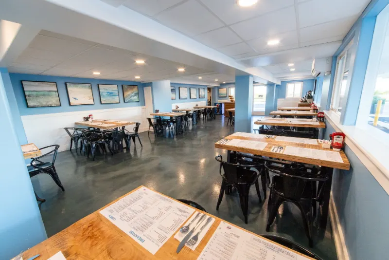 Effie's Buttercup Cafe: dining room table with menus