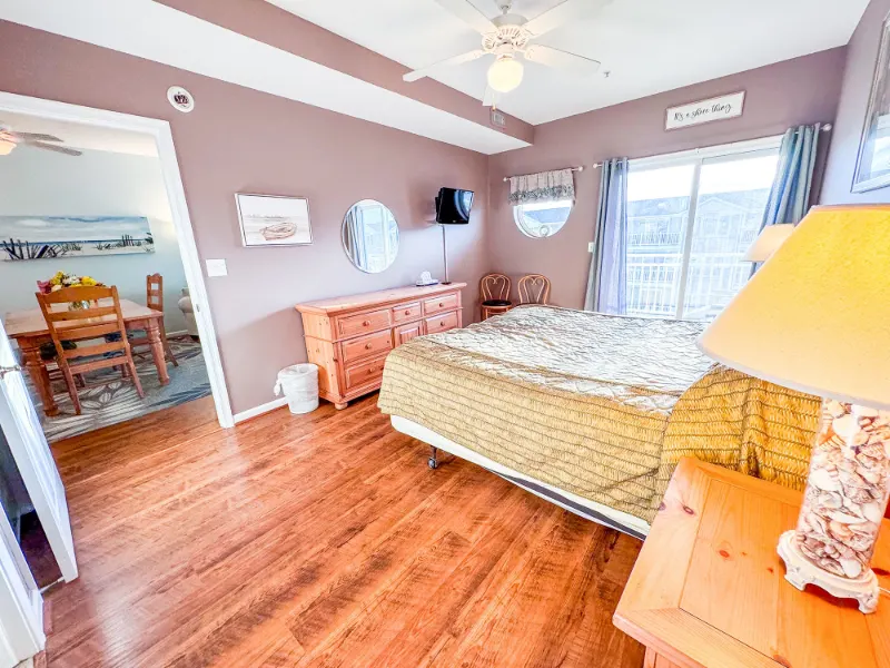 Antilles condo: Unit 4002 bedroom with dresser