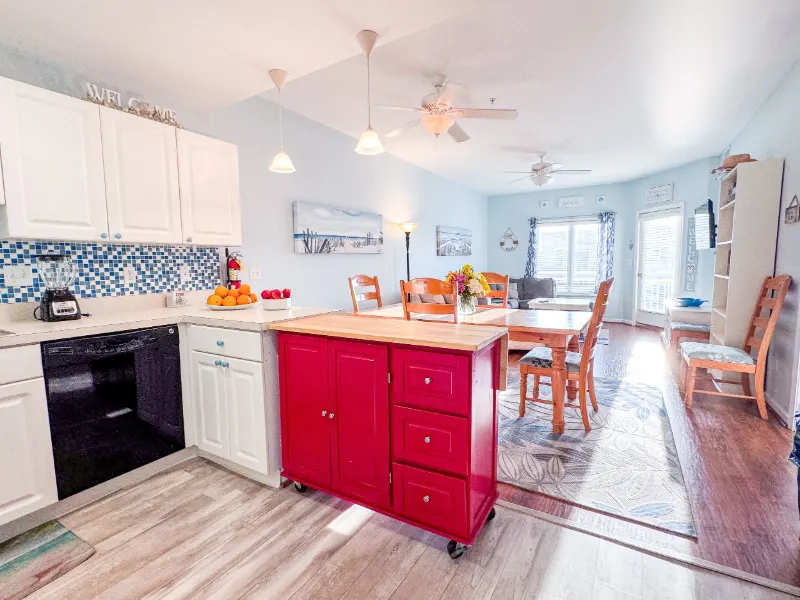Antilles condo: Unit 4002 kitchen red island