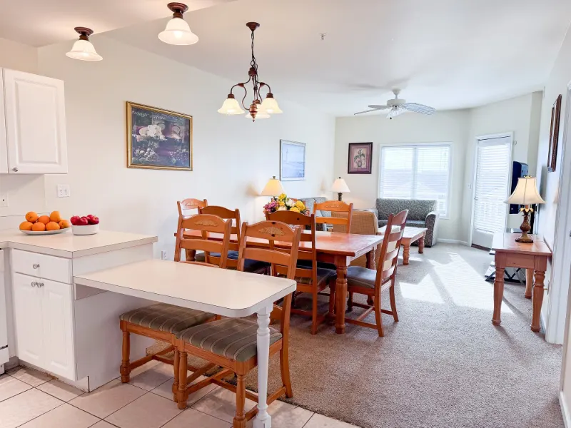 Antilles condo: Unit 5002 kitchen and dining