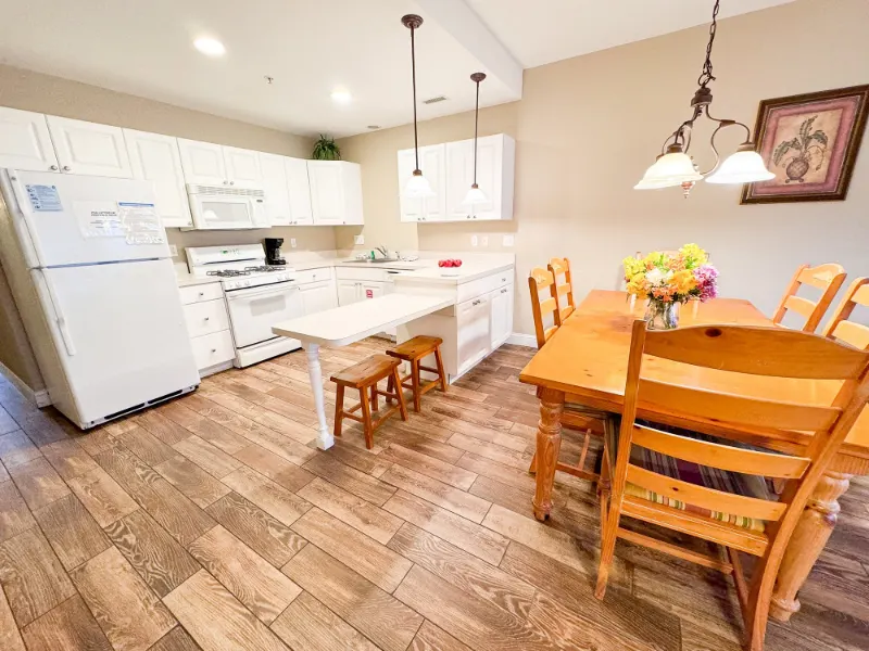 Baleiné condo: Unit 4004 kitchen