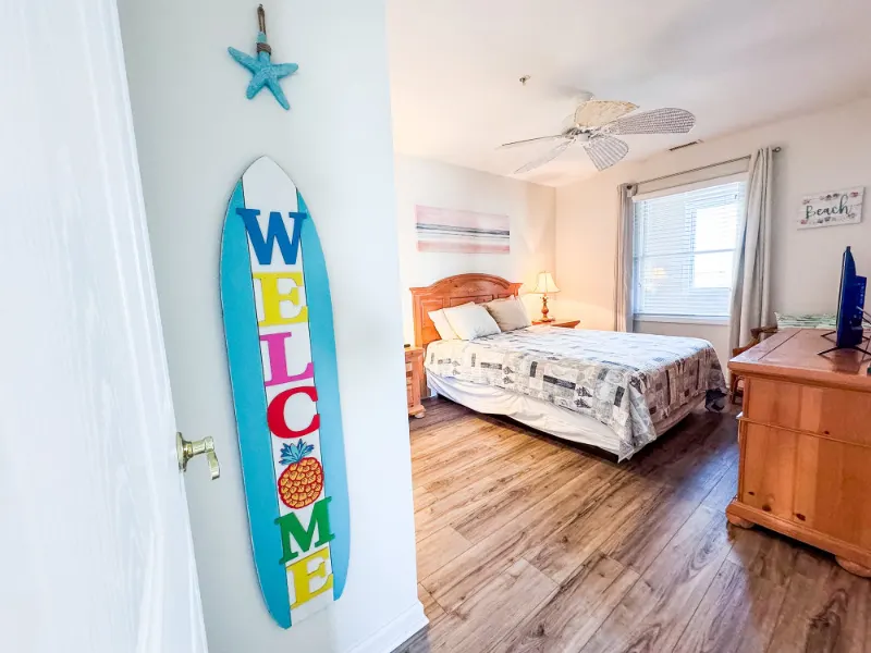 Baleiné condo: Unit 5004 bedroom welcome surfboard