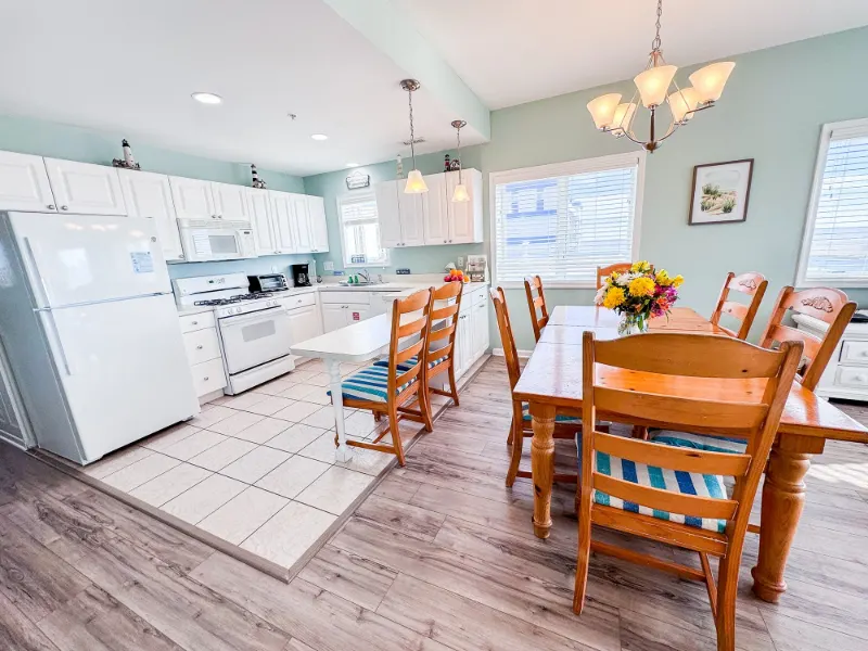 Baleiné condo: Unit 5004 white kitchen