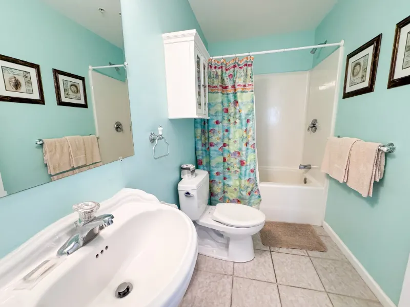 Calicéo Penthouse: bathroom tub shower