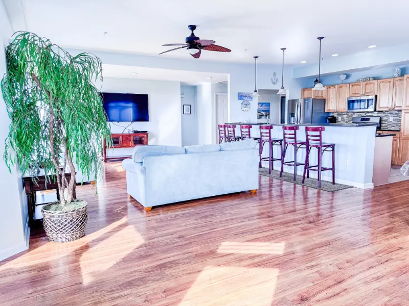 Calicéo Penthouse: living room kitchen island