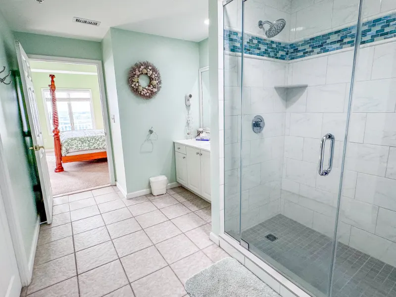 Calicéo Penthouse: master bathroom walk in shower