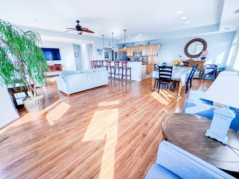 Calicéo Penthouse: open living room and kitchen