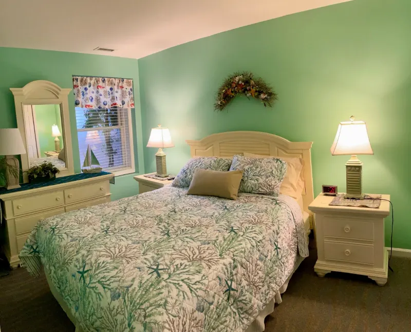 Colibri condo: Unit 3003 bedroom green walls