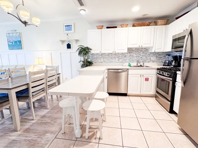 Colibri condo: Unit 4003 kitchen