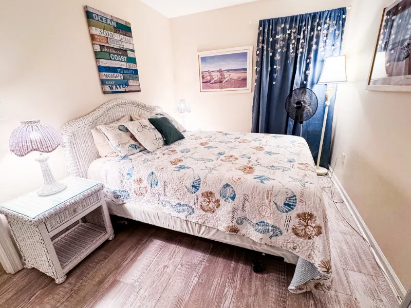 Colibri condo: Unit 4003 queen bedroom