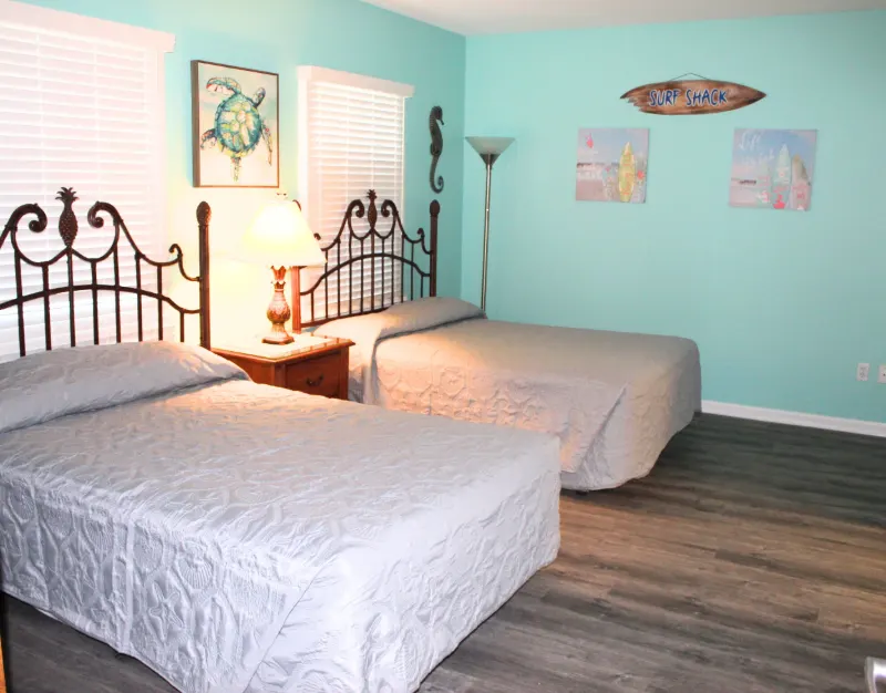 Vista View Penthouse: bedroom two full beds