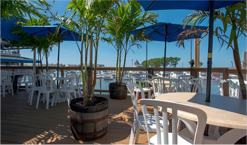 Boathouse outdoor deck dining