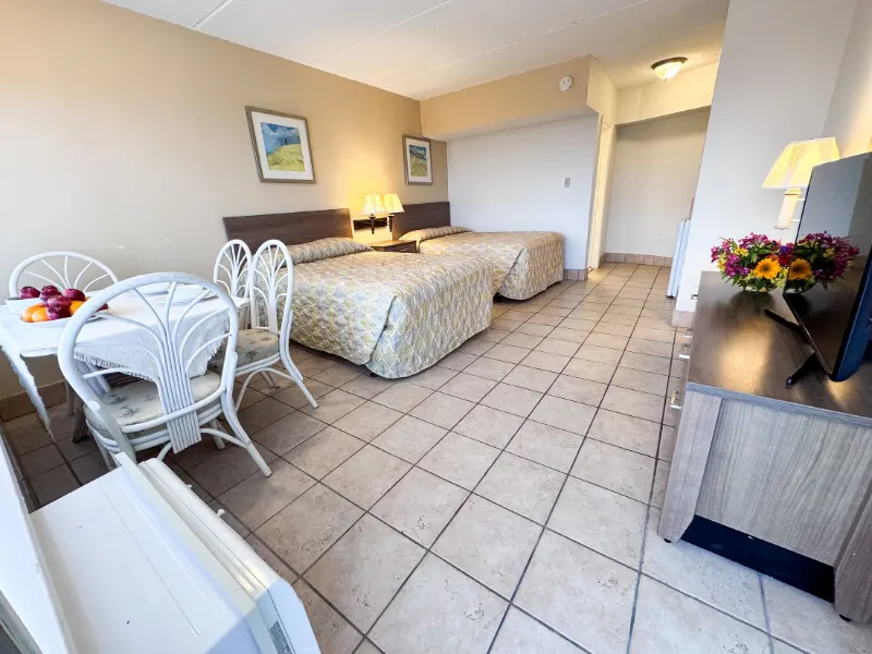 Janais two queen beds and dining