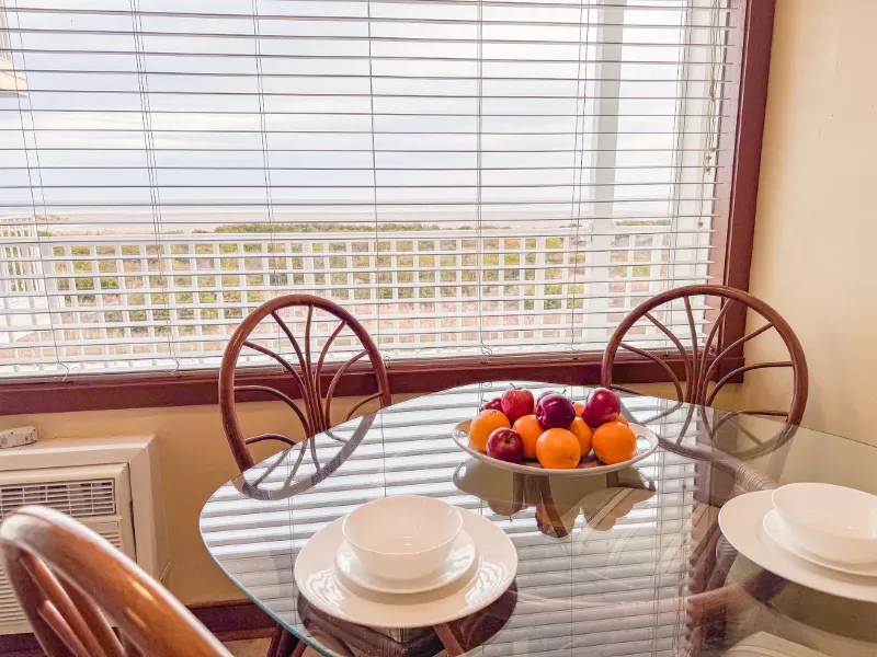 Largo dining table ocean view