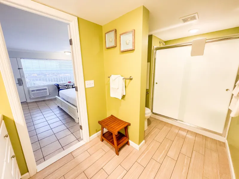 Marathon Key bathroom shower