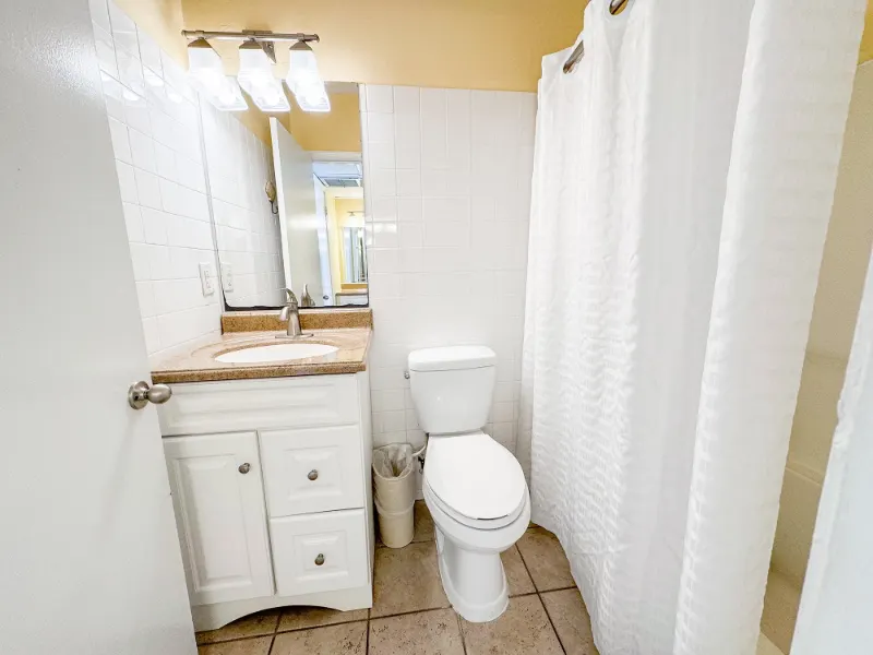 Palms bathroom