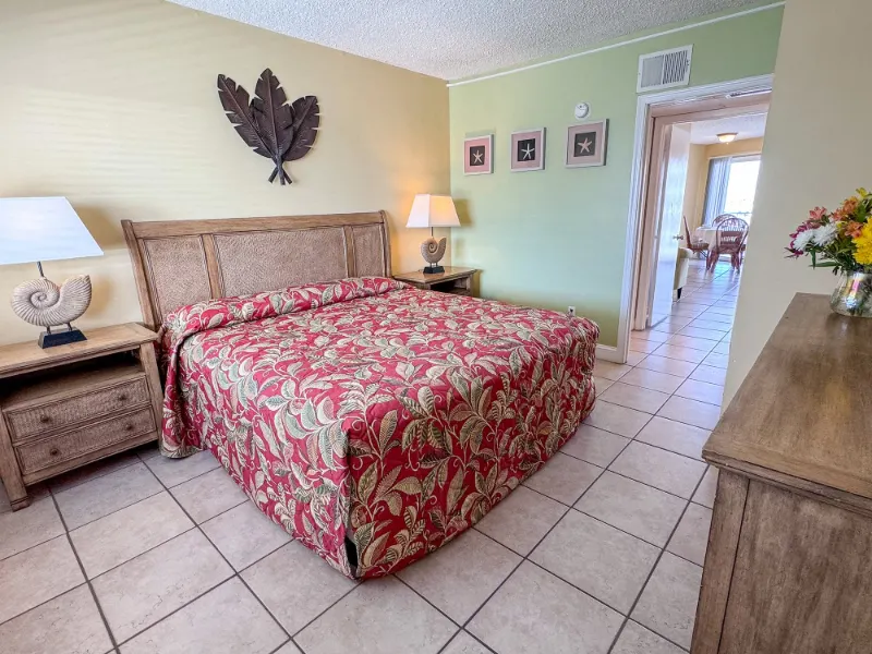 Palms king bedroom